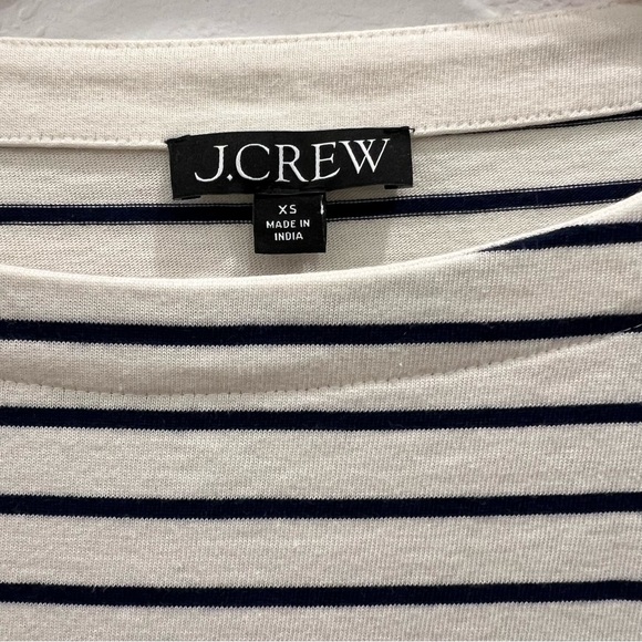 J Crew cropped navy striped blouse with eyelet ruffle trim on‎ sleeve XS - Picture 2 of 7